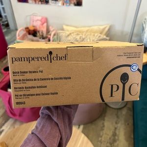 NIB Pampered Chef Quick Cooker Ceramic Pot & Lifting Rack